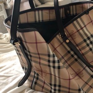Burberry purse